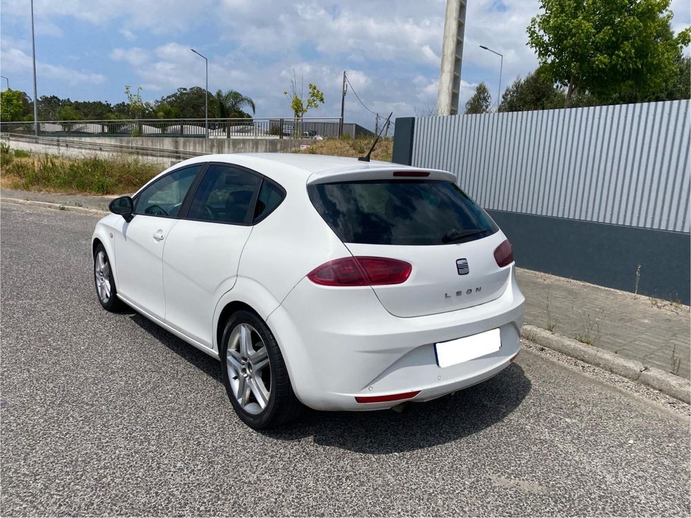 Seat Leon 1.6tdi 105cv c/ engate reboque