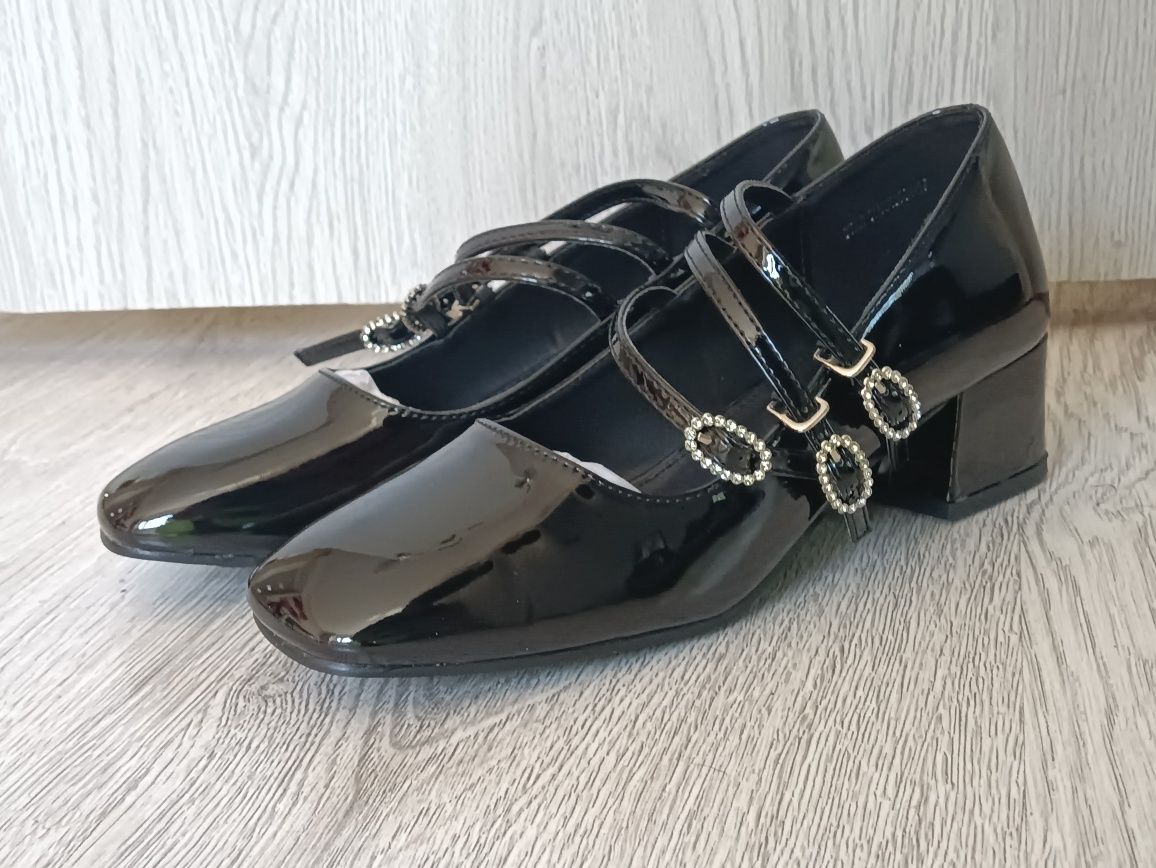 NOWE Buty damskie czarne lakierowane 38 Jenny Fairy