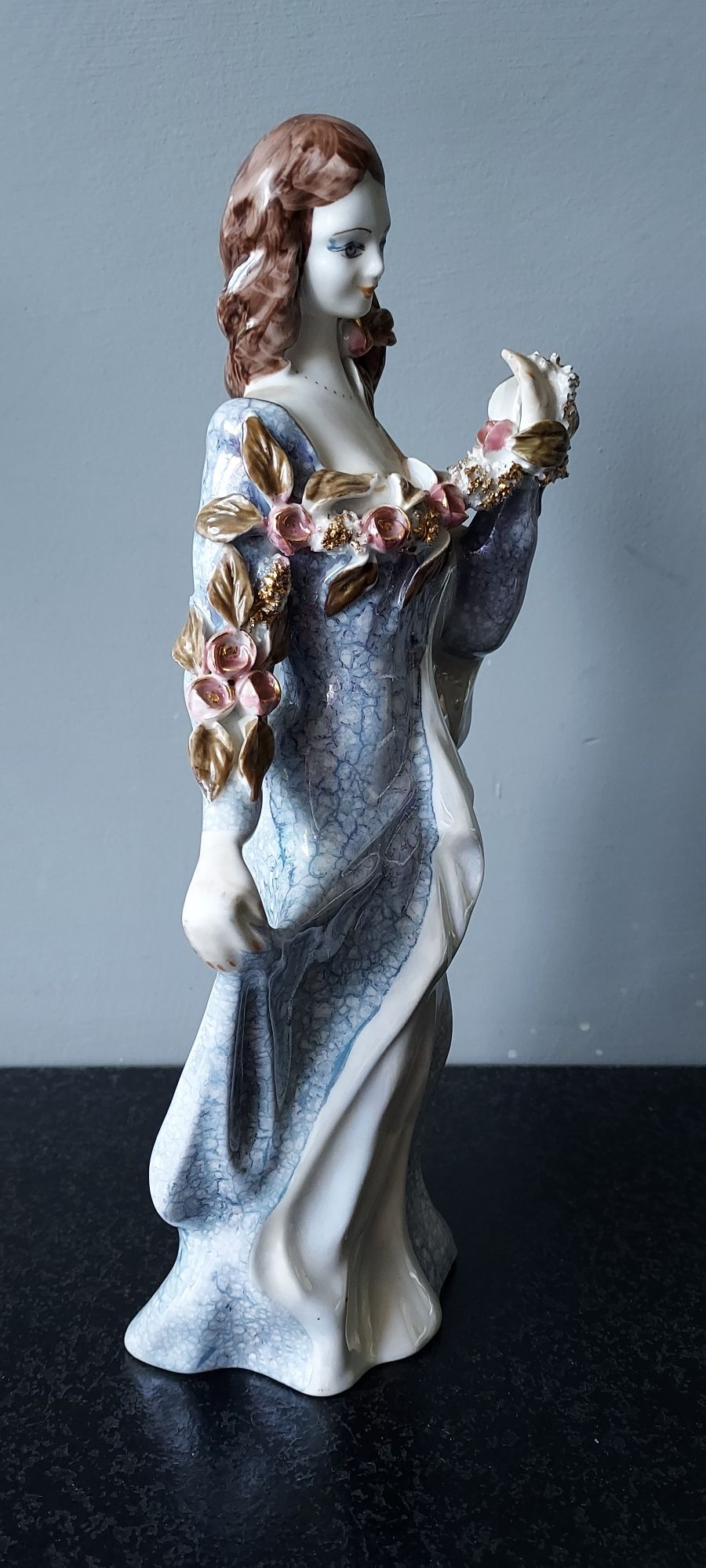 Piękna figurka porcelanowa