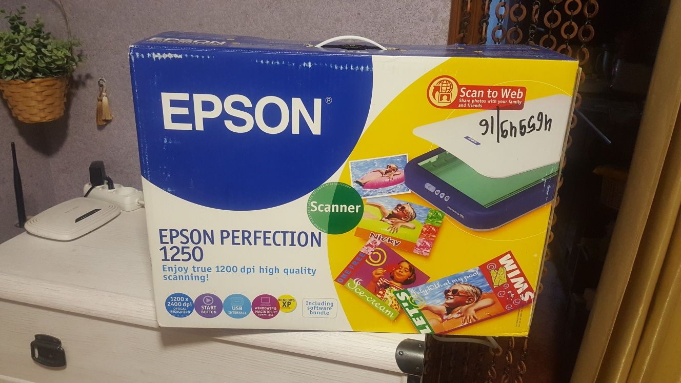 Планшетний сканер Epson Perfection 1250 в ідеальному стані