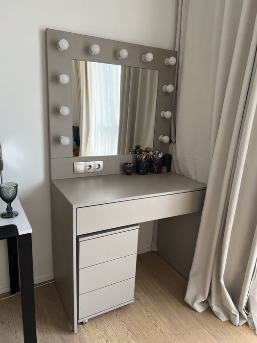 стіл візажний, з якісних матеріалів