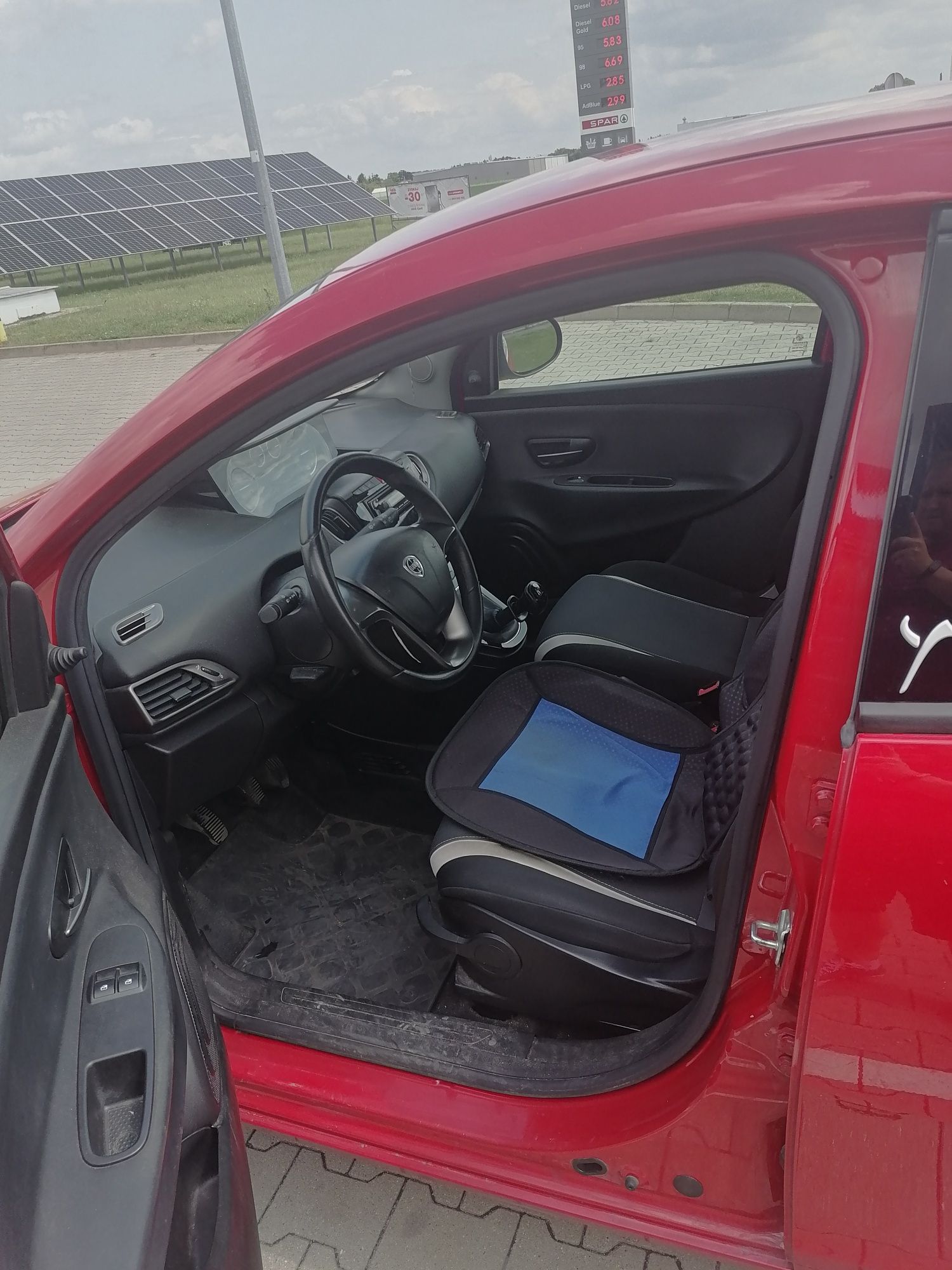 Lancia ypsilon 2014r.
