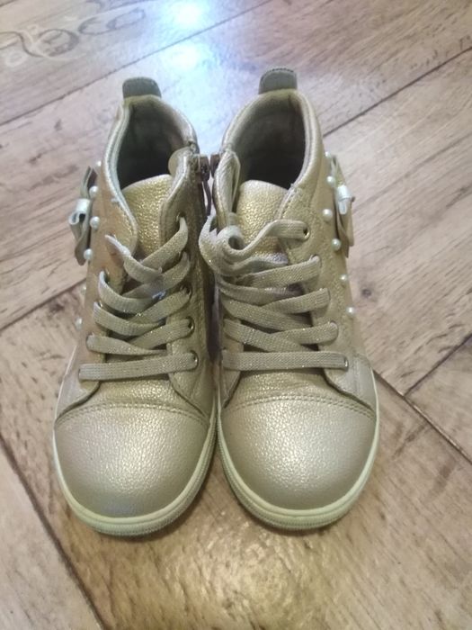 Дитяче взуття в гарному стані