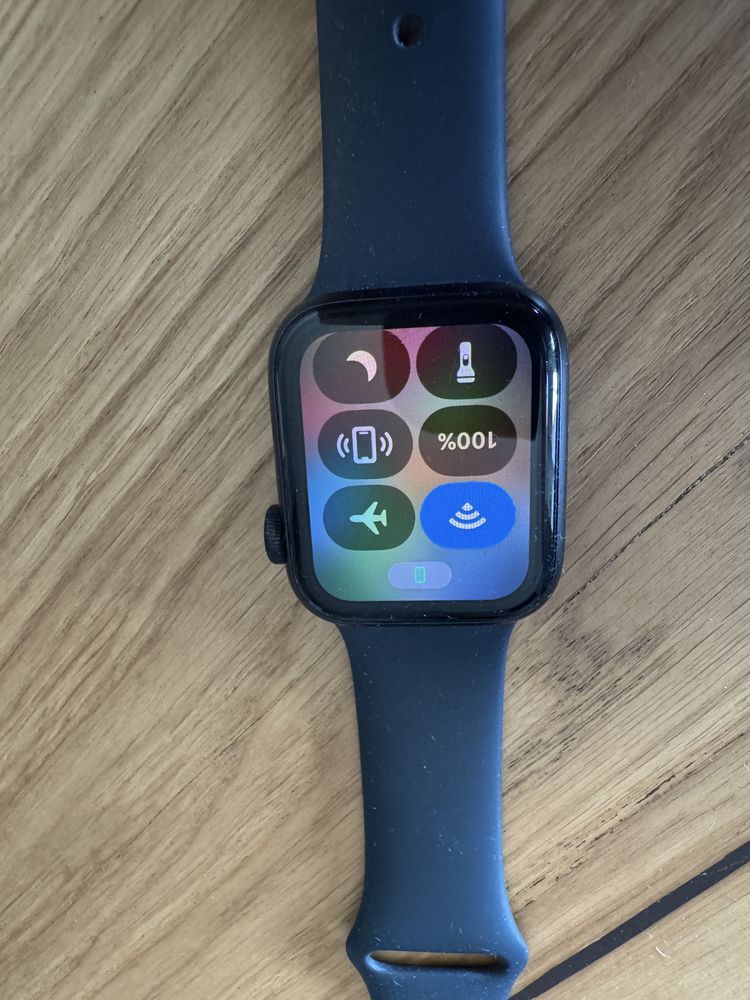 Apple Watch SE 2  40 mm A2722 stan bardzo dobry