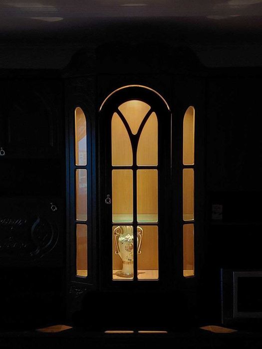 Стінка з підсвіткою до вітальні