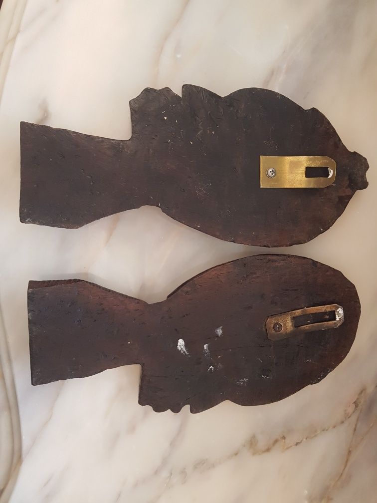 2 bustos em pau preto