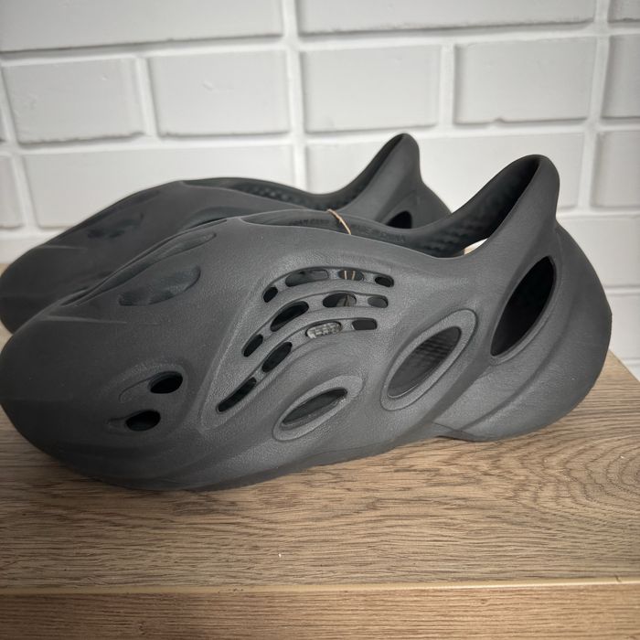 Тапочки чоловічі Adidas Yeezy Foam Runner Carbon Black