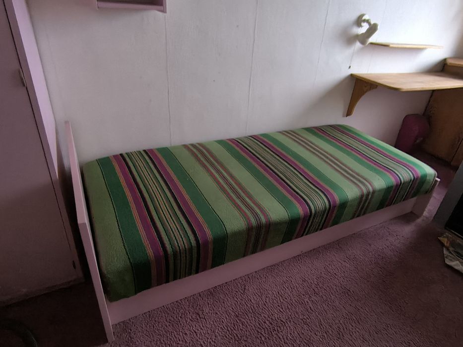 Wersalka z pudłem na pościel