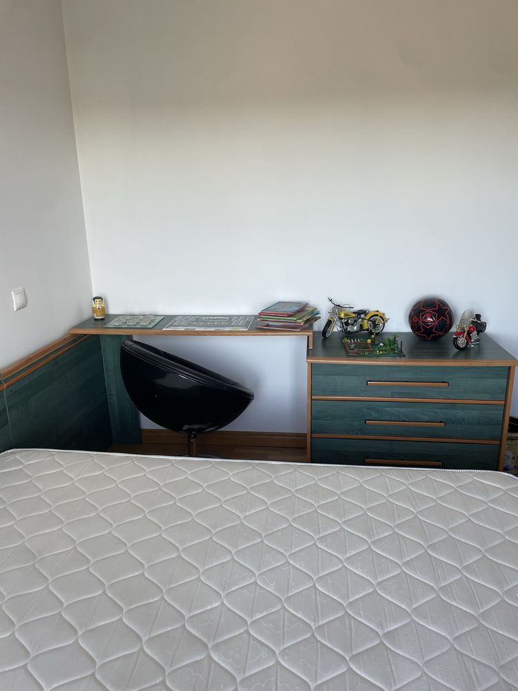 Conjunto Quarto - Cama de casal, Comoda, Secretária