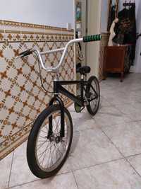 BMX Preta sem marca