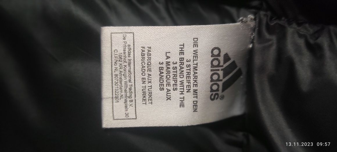 Продам зимню  парку пуховік adidas original