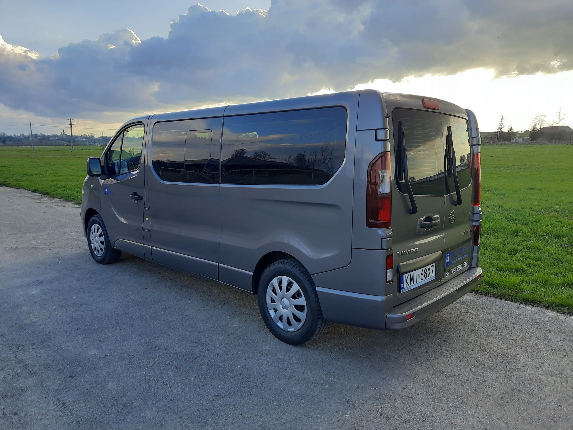 Wynajem busa 9-osobowego Opel Vivaro!! Winiety!! Wolne wakacje!!