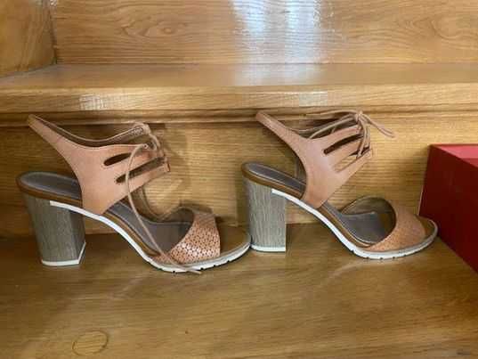 Sprzedam buty sandałki Marco Tozzi (skóra, lekko używane)