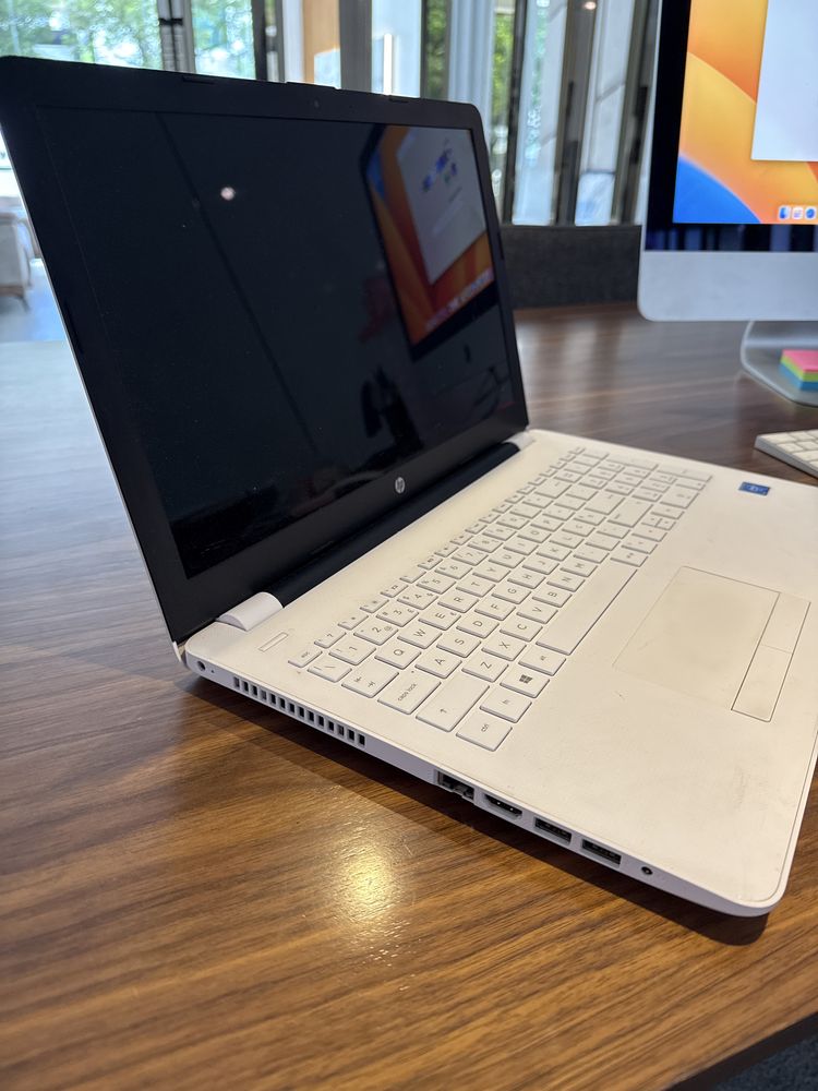 Portatil hp 64g.
