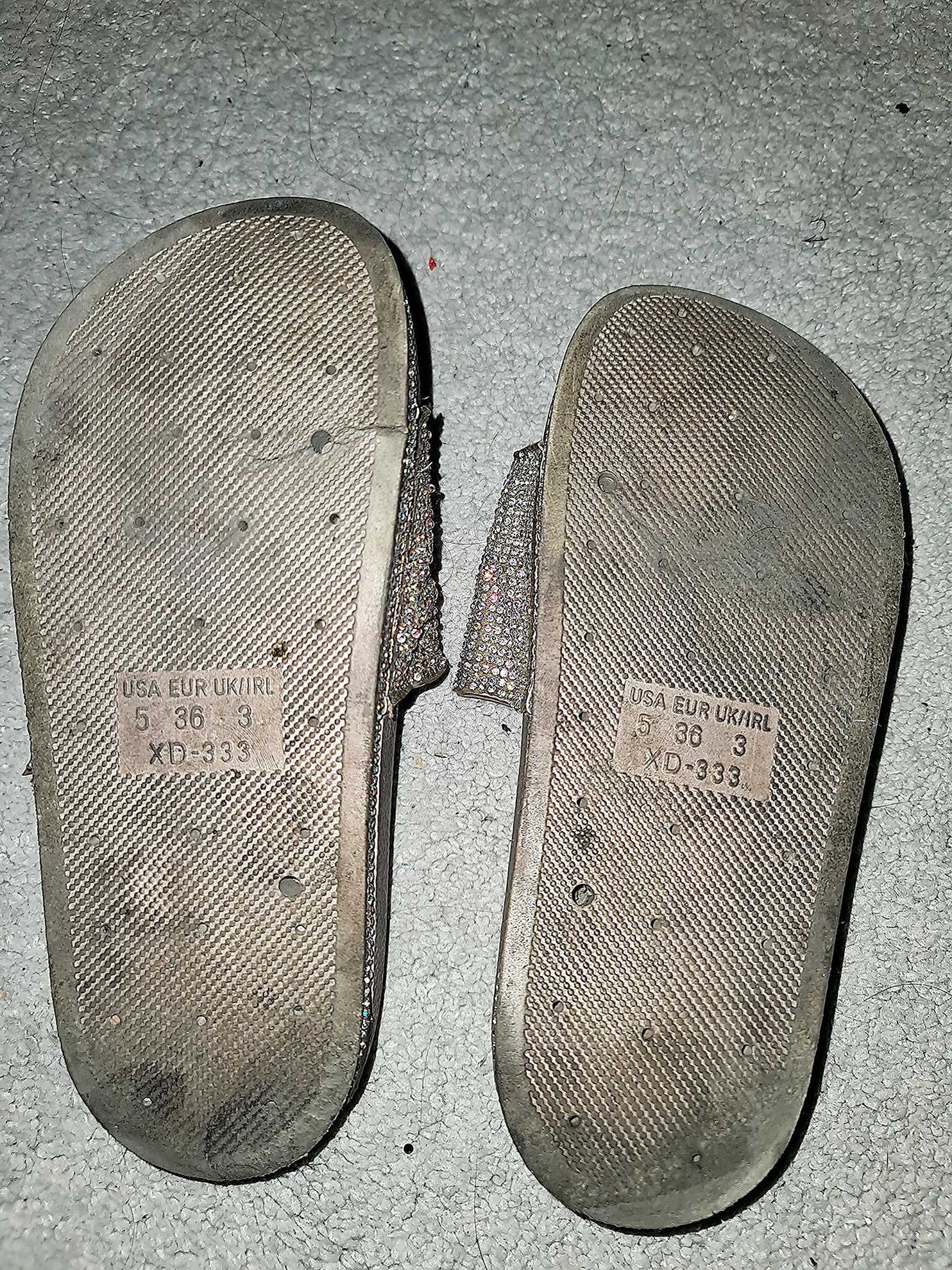 klapki buty kamienie deezze