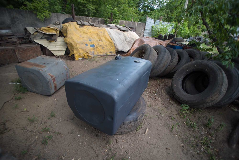 Бак паливний Рено Магнум Преміум 550 л + три кронштейна кріплення бака