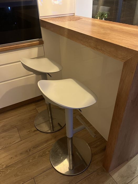 Krzesla obrotowe - hokery