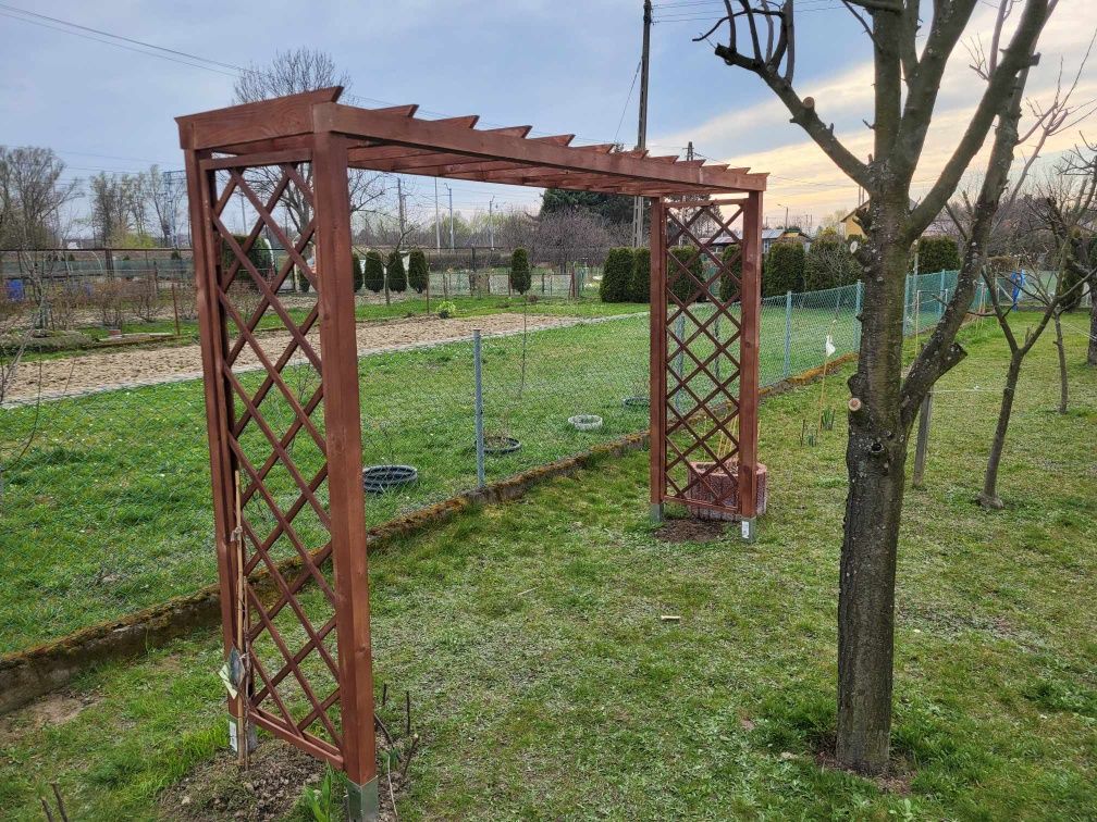 Pergola, kratka, kwietnik