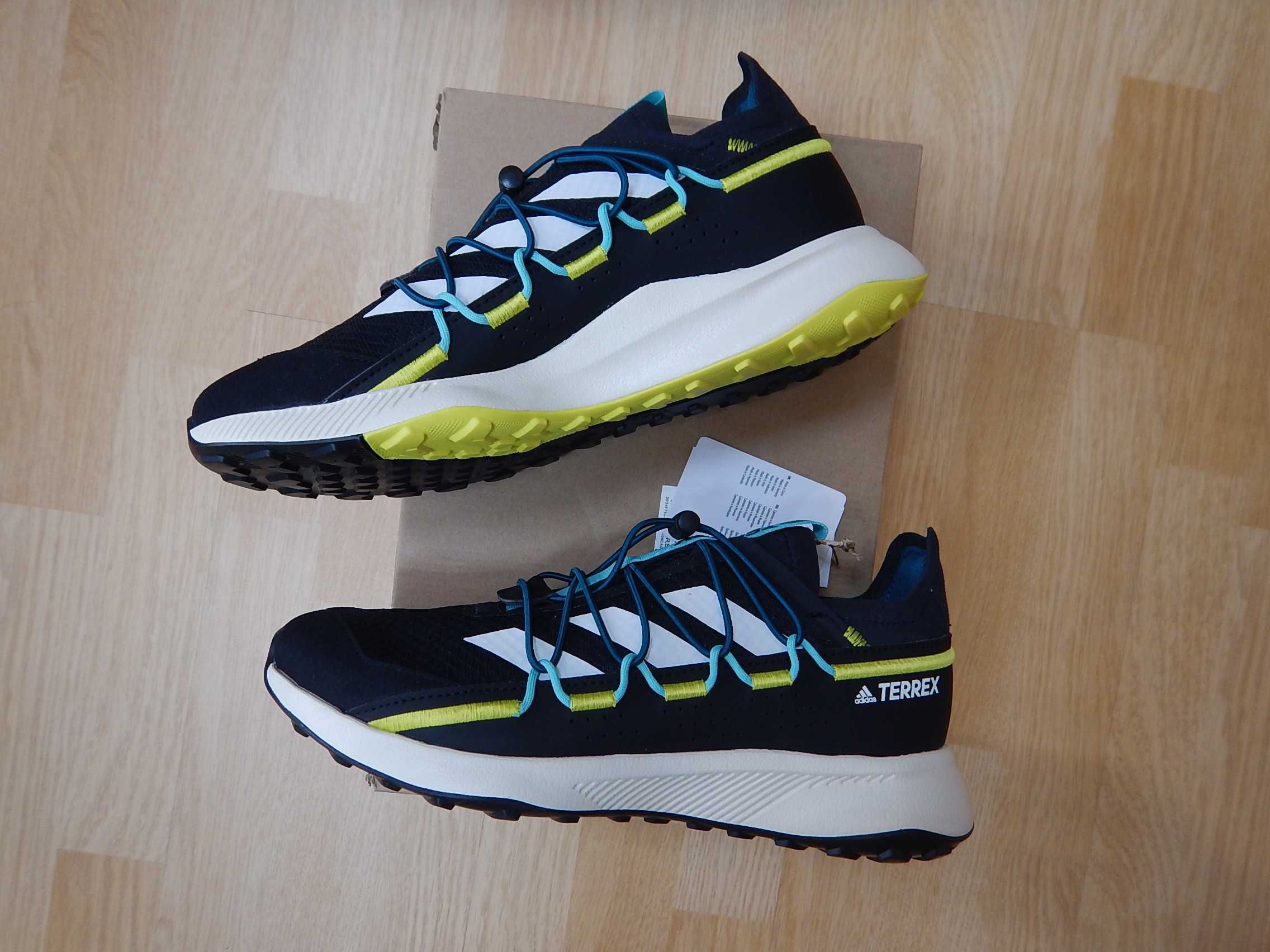 Продам трек-кросівки -Adidas -42.2/3(EUR) і 43.1/3-наш-42 і 43. Нові.