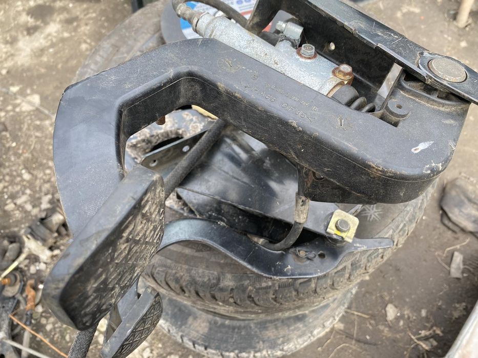 Педаль щепленни сцепление Мерседес Віто 638 2.3 дизель МКПП Mercedes