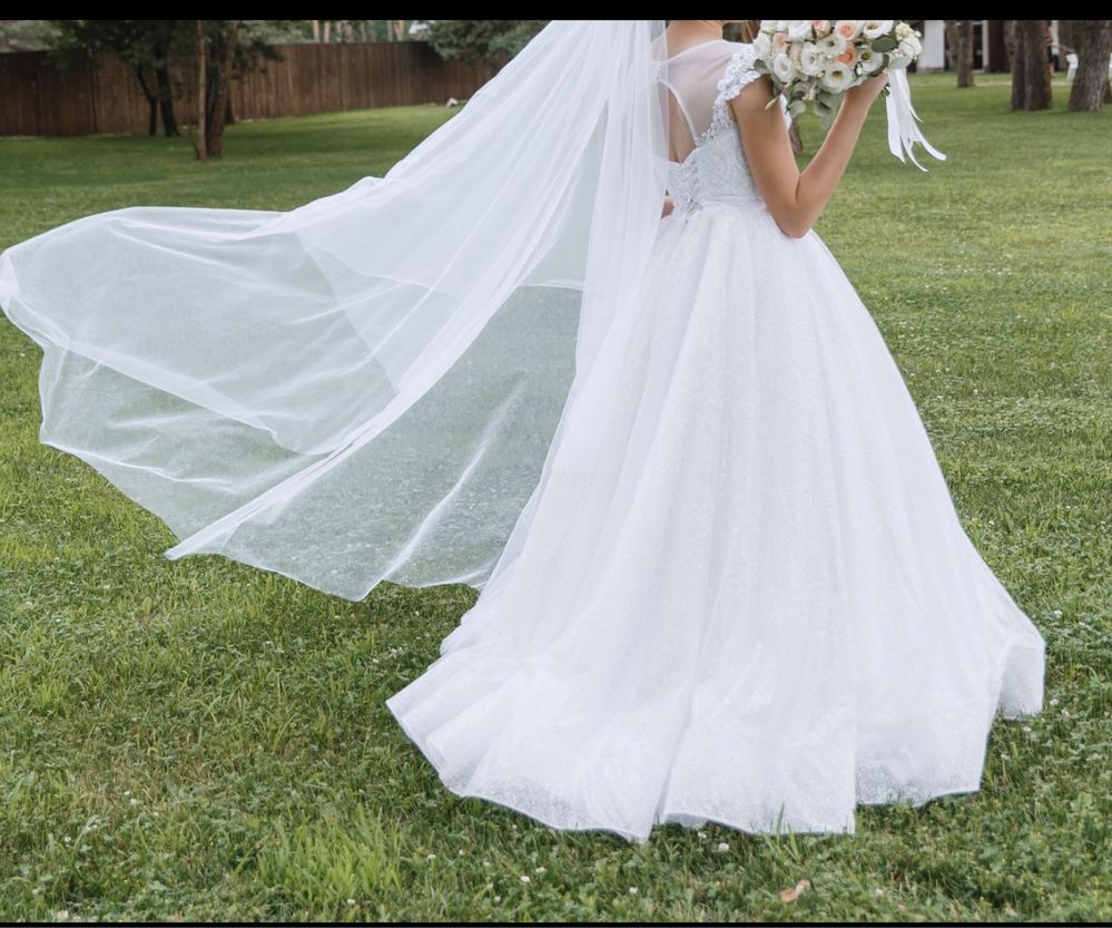 Весільна сукня,свадебное платье белое пышное с блестками