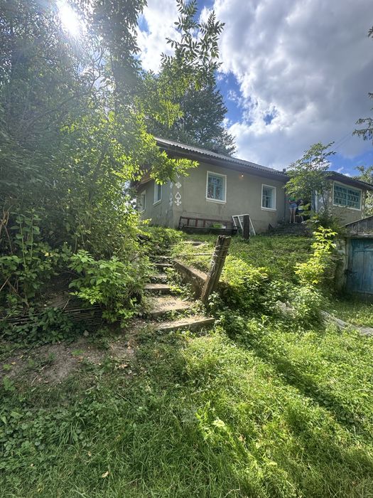 Невеликий будинок в Тернопільській обл. із земельною ділянкою.
