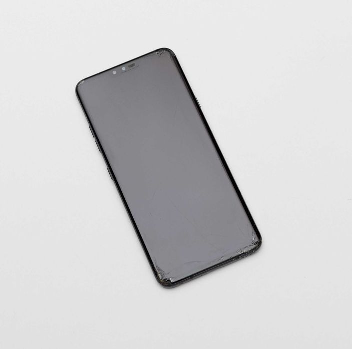 Смартфон LG V40 ThinkQ 4G 6gb / 64gb (разбит экран, но работает)