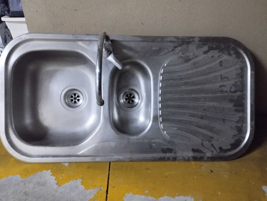 Pia e meia de cozinha