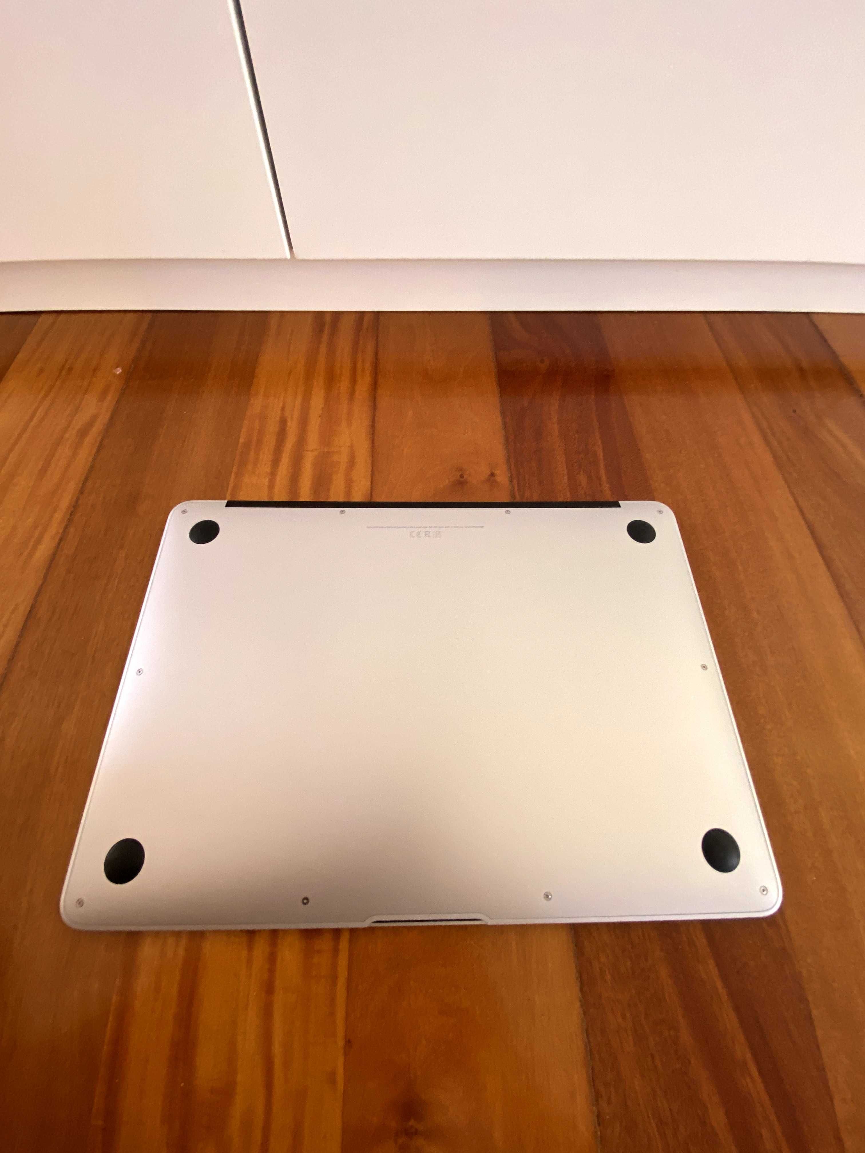 MacBook Air 13” (A1466) – i5 • 8 GB RAM • 128 GB SSD • Low Cycles