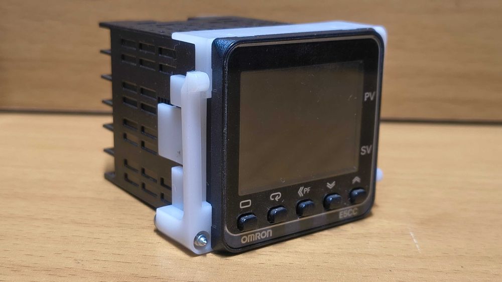 Regulator temperatury PID panelowy Omron E5CC-QX3A5M-000