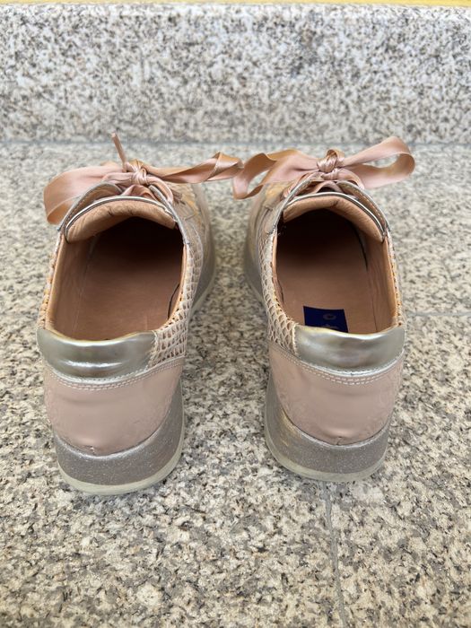 Sapatilha em pele e verniz