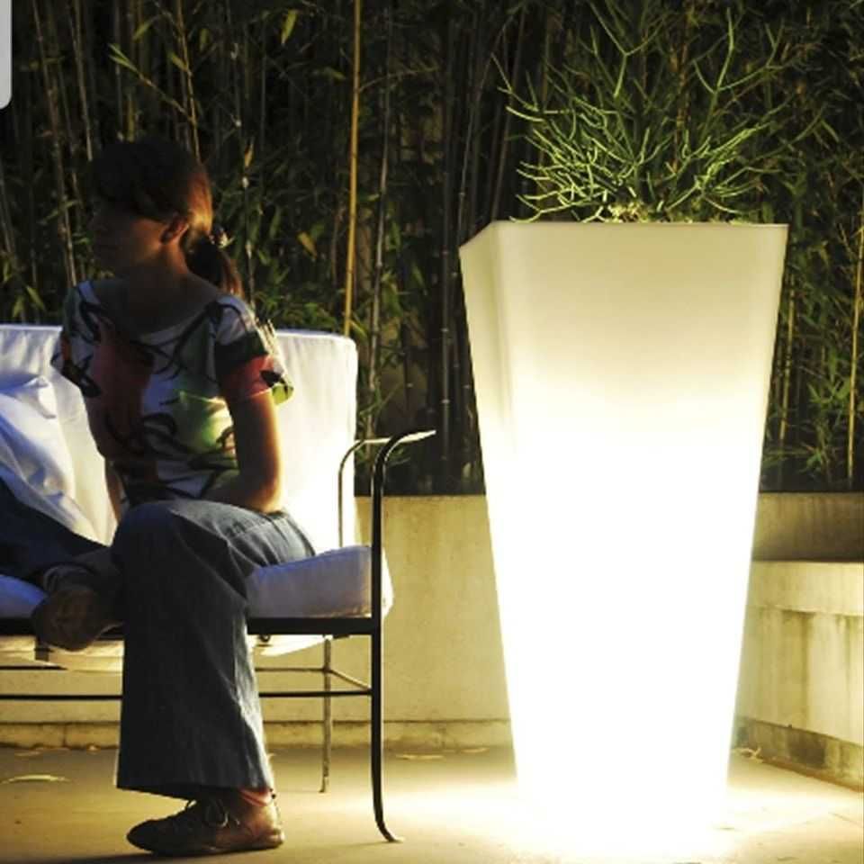 Mobiliario led multicor com comando