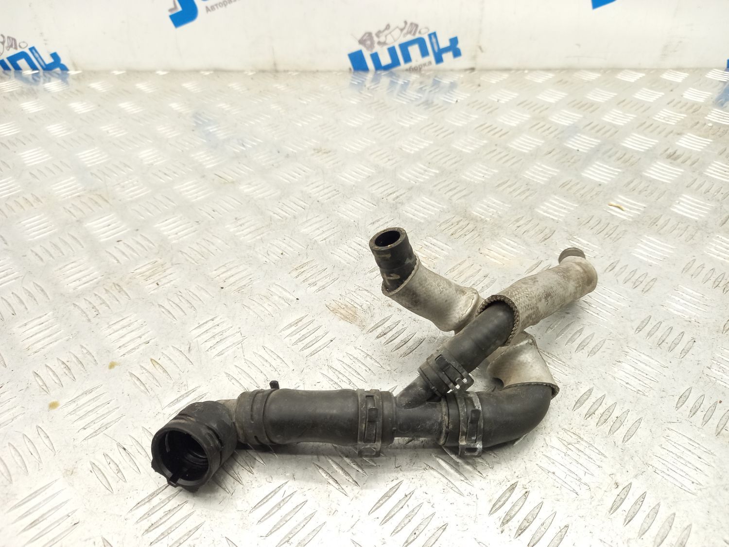Патрубок ОЖ 5Q0122073AA для Audi A3 8V 2012-2020