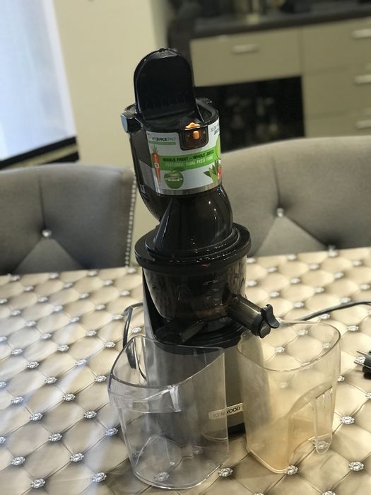 Wyciskarka wolnoobrotowa Kenwood.