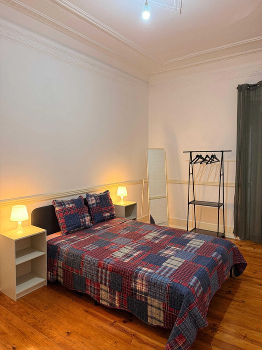 Quartos para casais, ótima localiz, desp inclusas, entrada facilitada