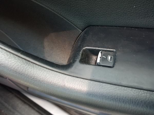 Comando / botão / interruptor vidros frente direito AUDI A6 (4F2, C6)