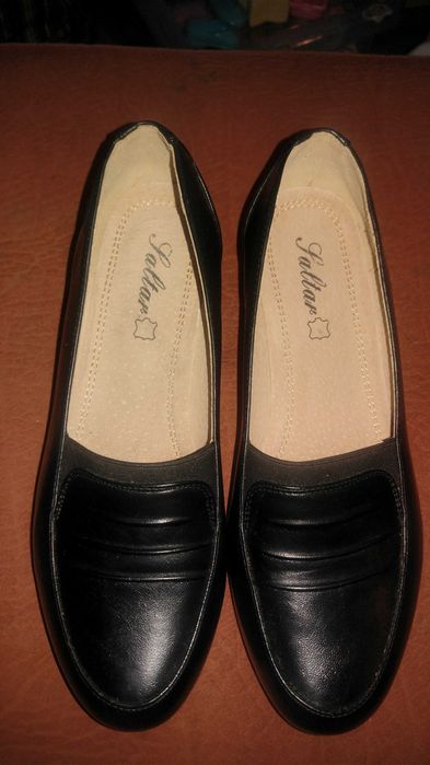 Sapatos senhora marca Saltar