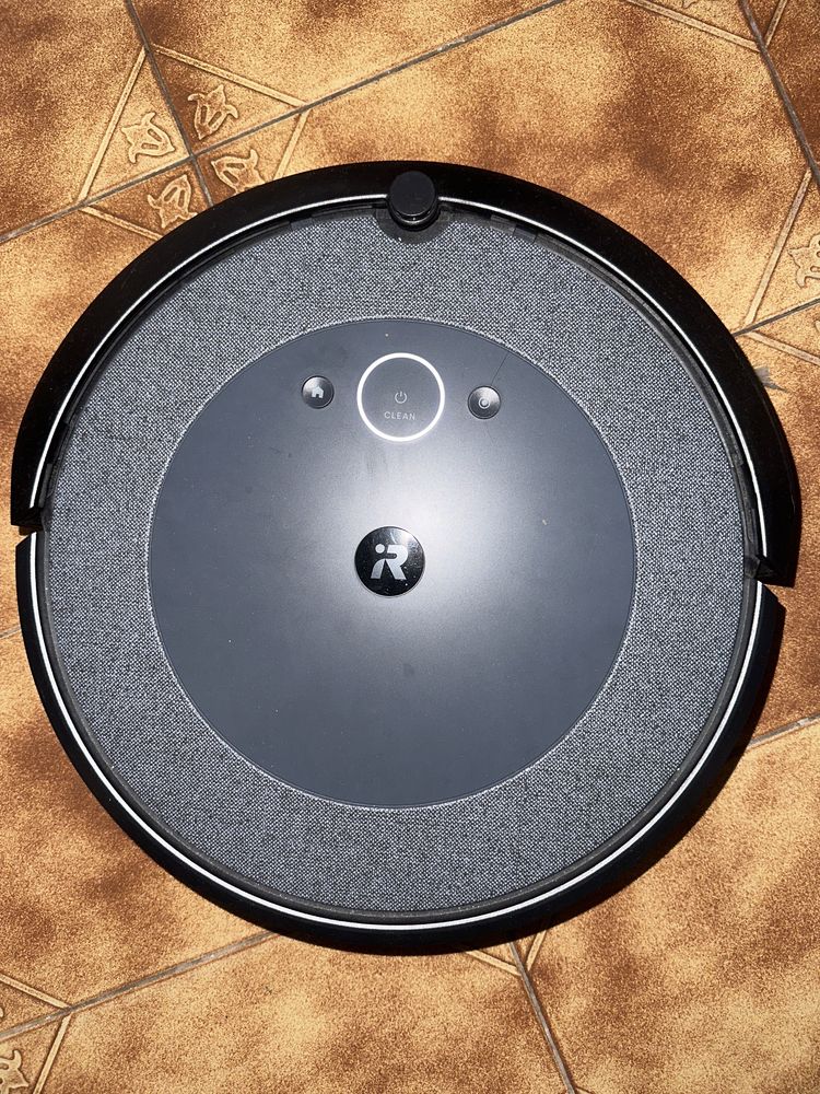 IROBOT Roomba i3+ aspirador robot com esvaziamento automático e ligação Wi-Fi - Na garantia ainda