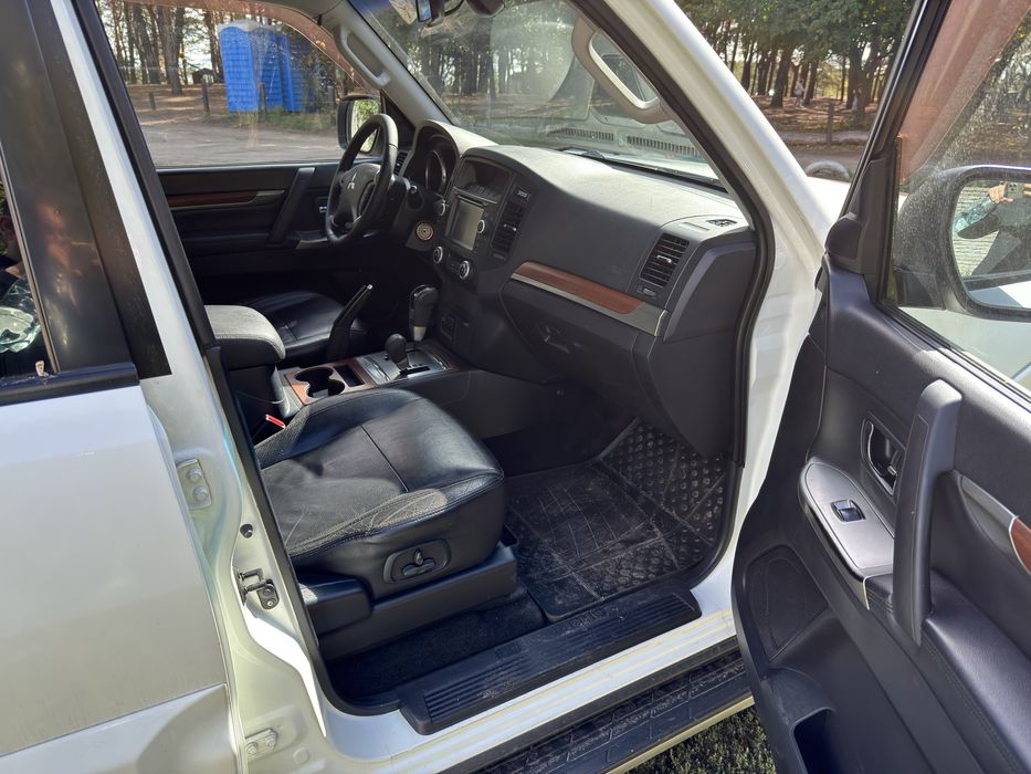 MITSUBISHI Pajero 2012 3.2 дизель 1 хозяин