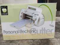 Osobista elektroniczna maszyna do cięcia CRICUT