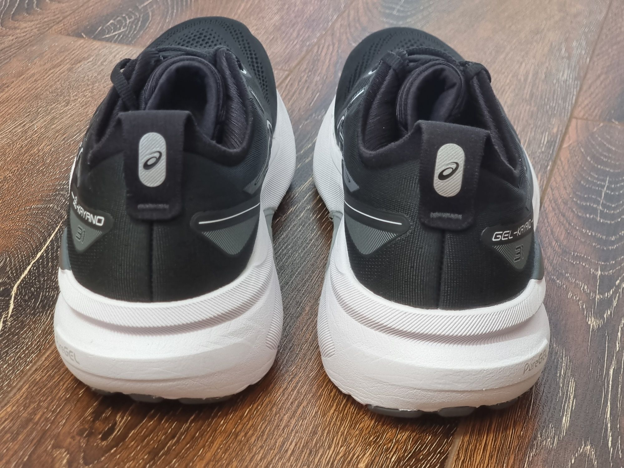 Оригінал 100% чоловічі кросівки asics kayano 31  eur 46