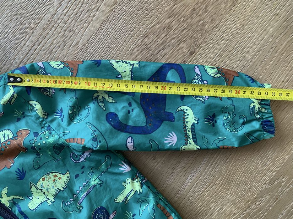 Przejściowa kurtka z dinozaurami