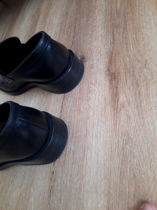 Sapatos couro pretos