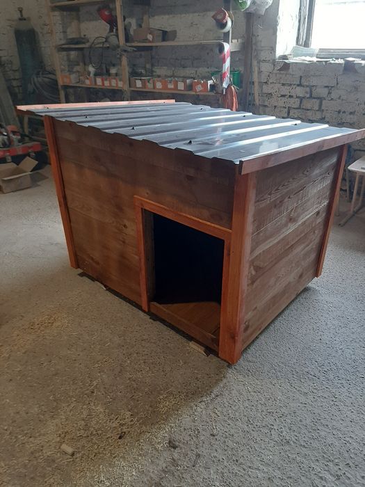 Будка для собак та котів