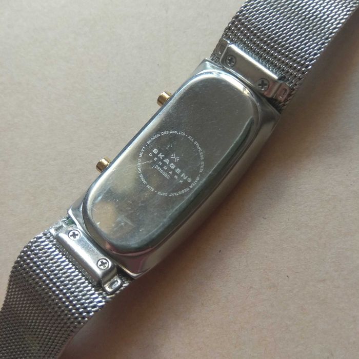 Часы Skagen работает один циферблат