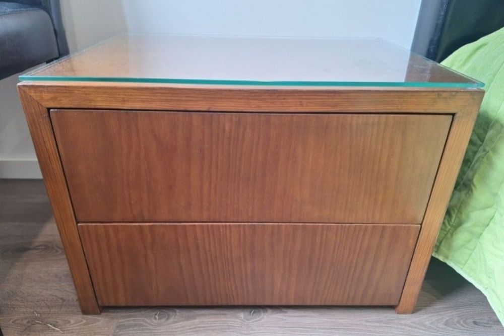 Vendo 2 cabeceira de cama cada uma 15 euros as 2 sai por 30 euros