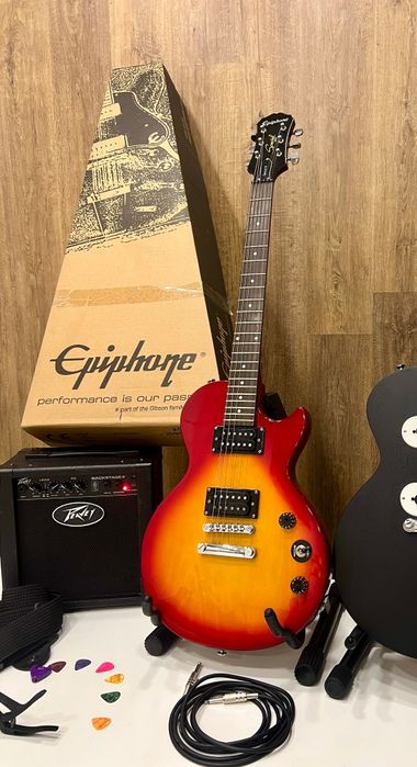 Электро гитара Epiphone Комбоусилитель Fender