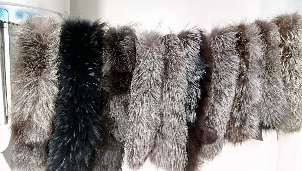 Меховой воротник.