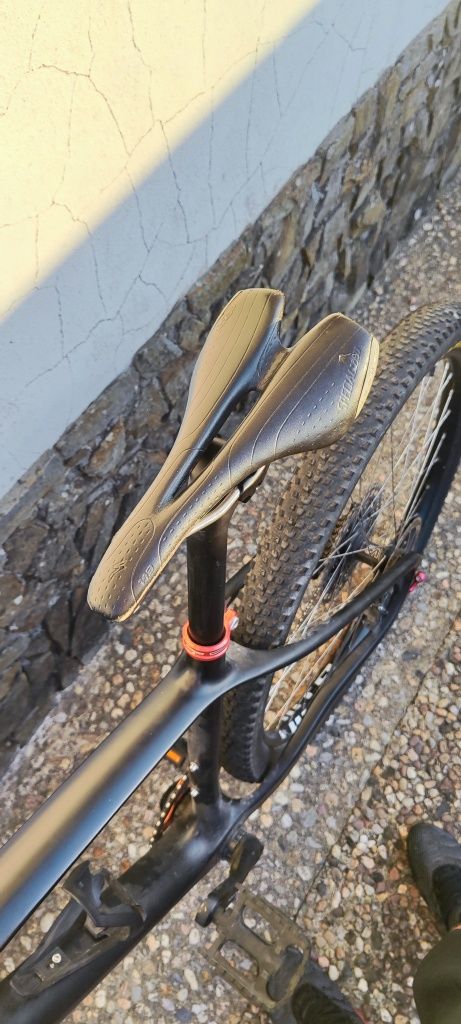 Bicicleta BTT carbono usada