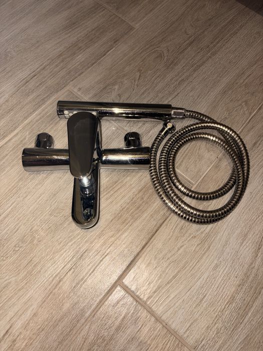 FERRO Bateria wannowa wąż słuchawka używane